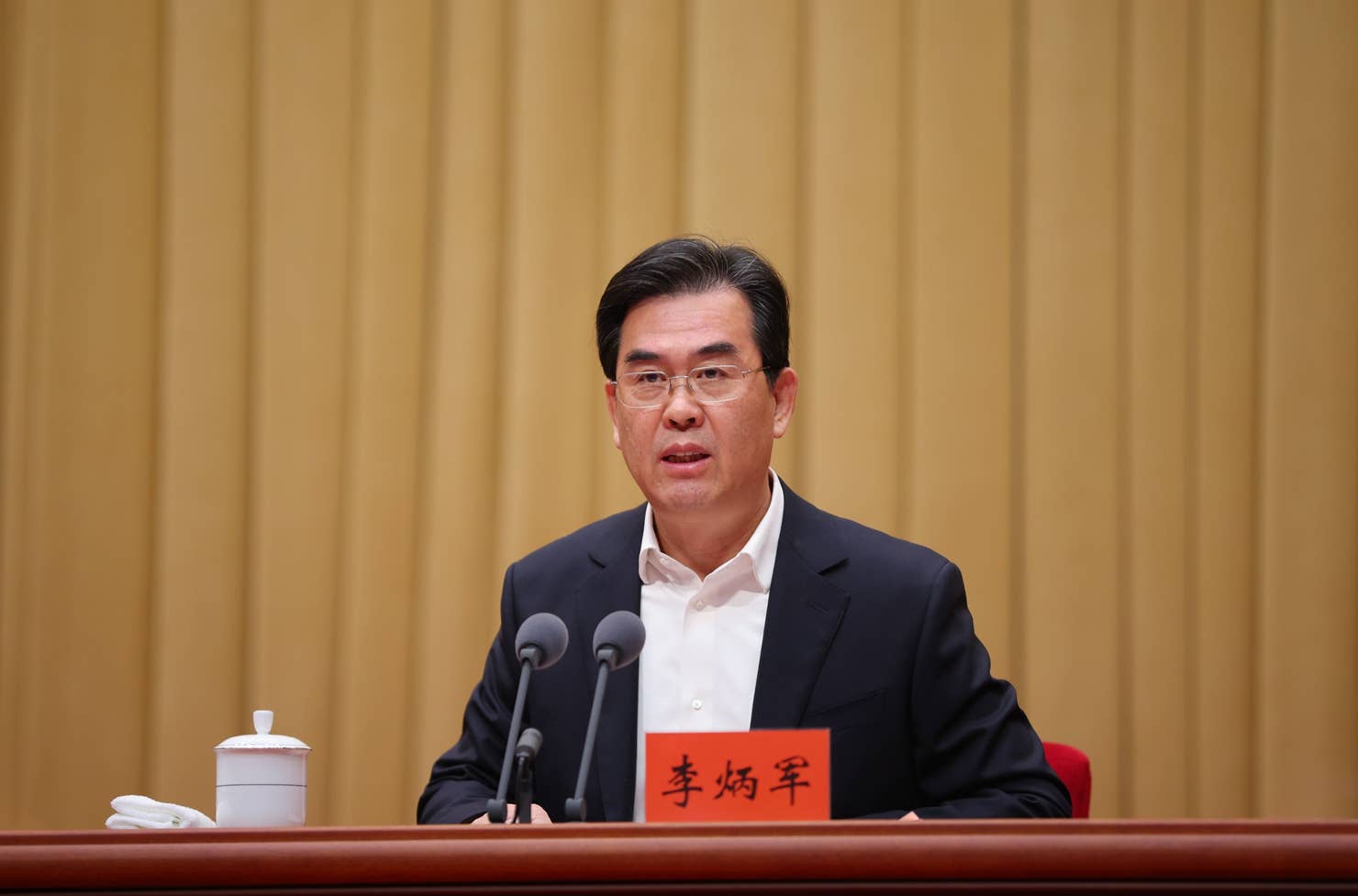 省委省政府召开全省民营经济高质量发展暨营商环境建设大会 徐麟李炳军讲话