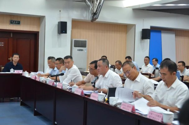 省住房城乡建设厅召开全省建筑业转型发展龙头骨干企业交流座谈会
